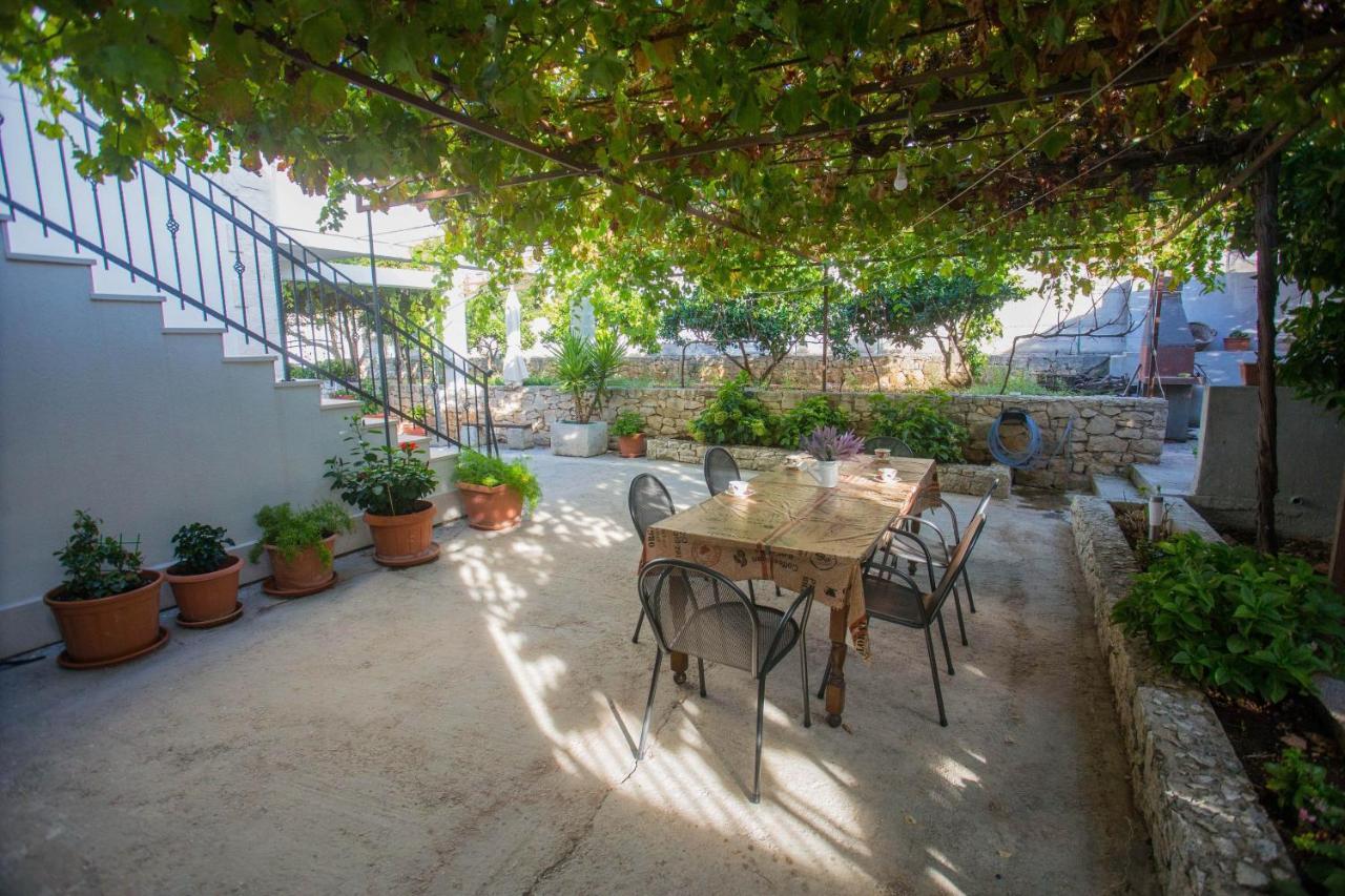Apartments With A Parking Space Sutivan, Brac - 752 Экстерьер фото