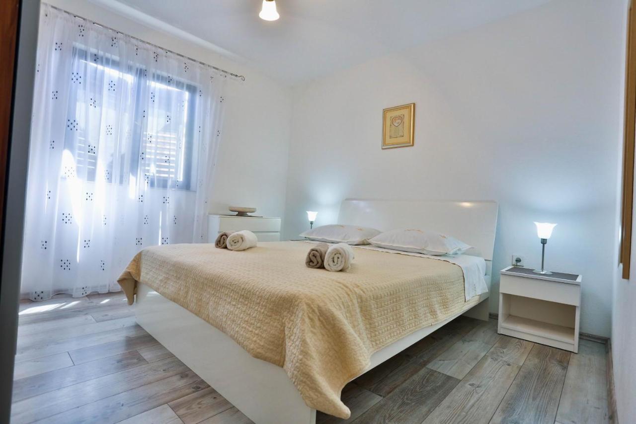 Apartments With A Parking Space Sutivan, Brac - 752 Экстерьер фото